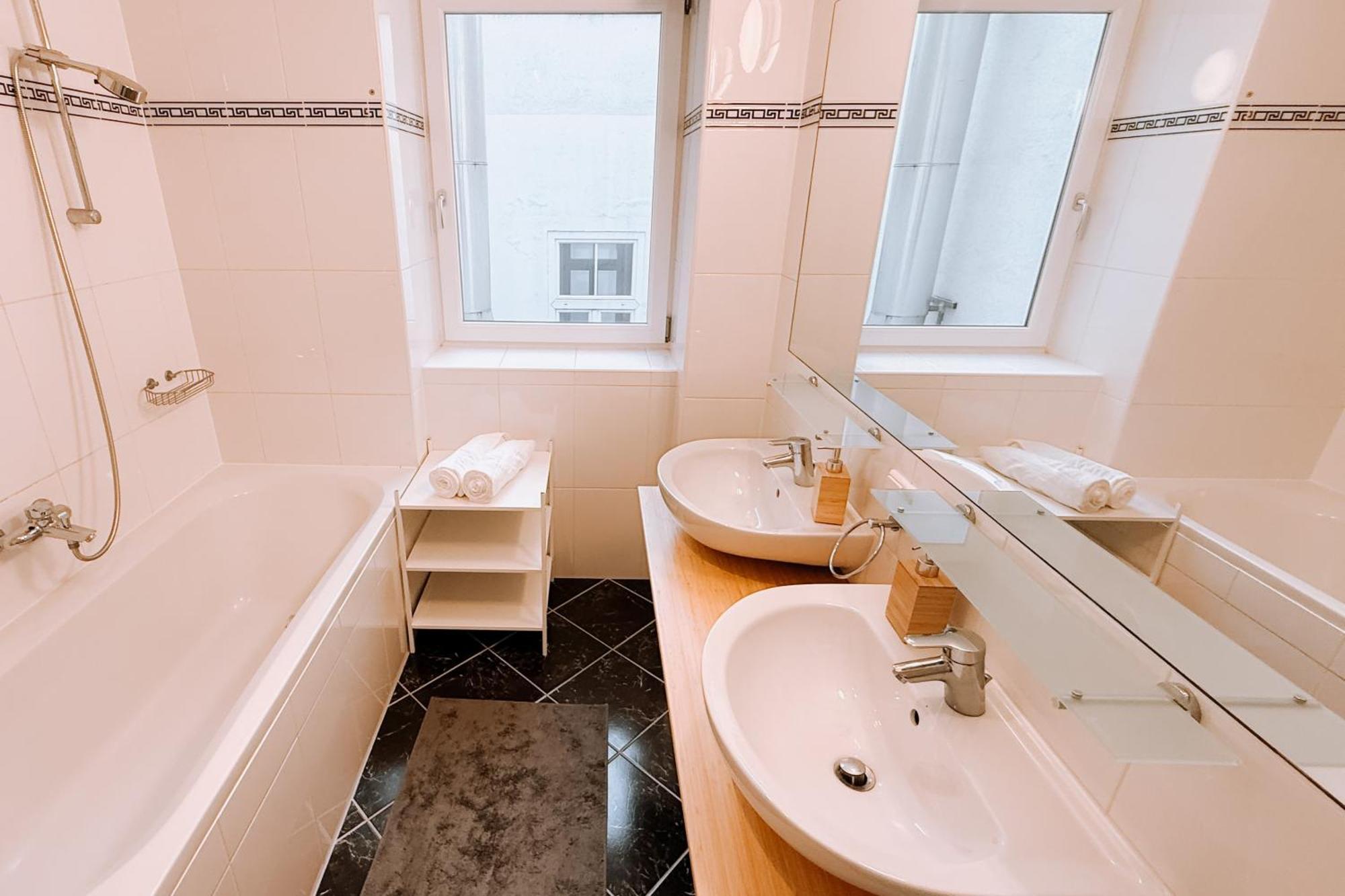90Qm, 3 Bedrooms, Near Schoenbrunn, Balcony - Axara Housing 维也纳 外观 照片
